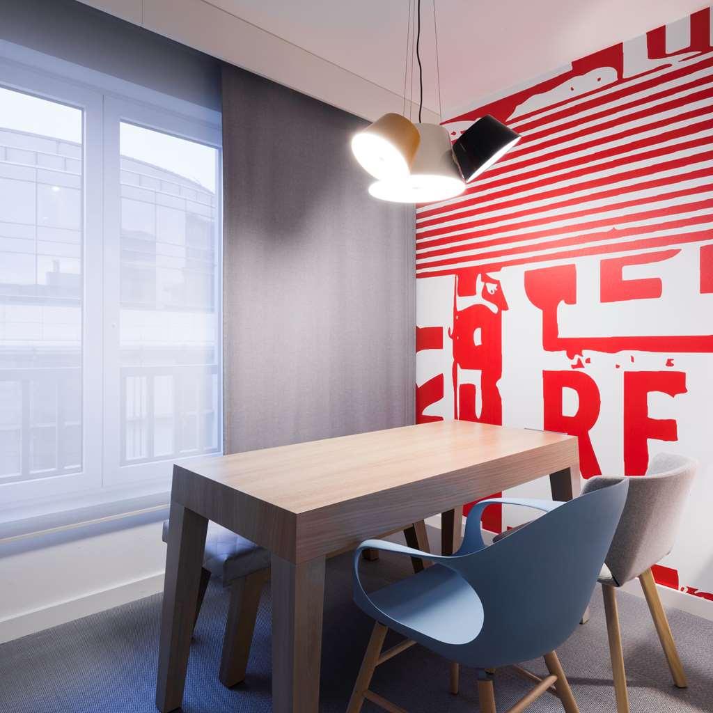 Radisson Red Downtown Hotel