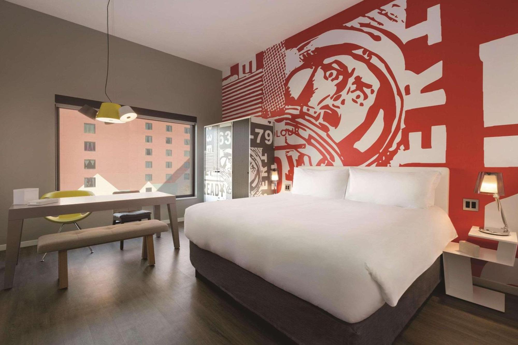 Radisson Red Downtown